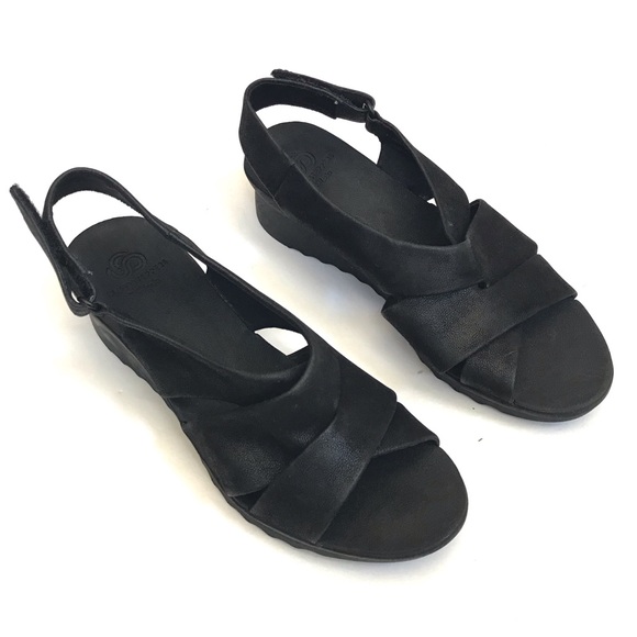 clarks comfy sandals